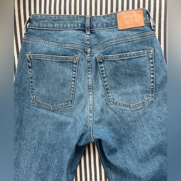 EUC Everlane The Curvy Cheeky Jean in size 26 ankle cut - Picture 8 of 9